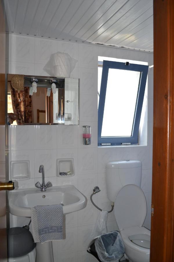 Adamas Rooms Palaiochora Bagian luar foto