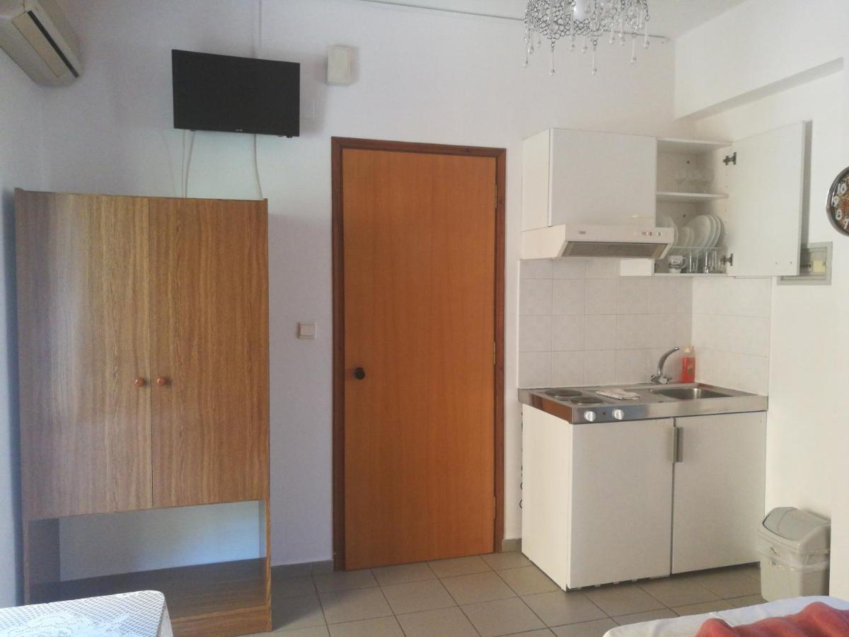 Adamas Rooms Palaiochora Bagian luar foto