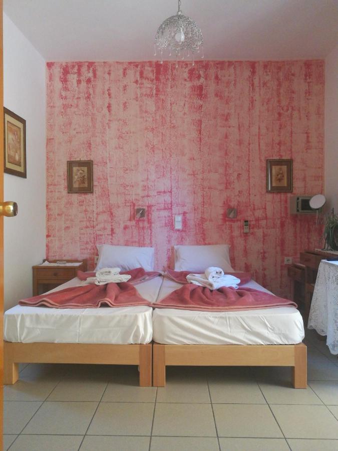 Adamas Rooms Palaiochora Bagian luar foto